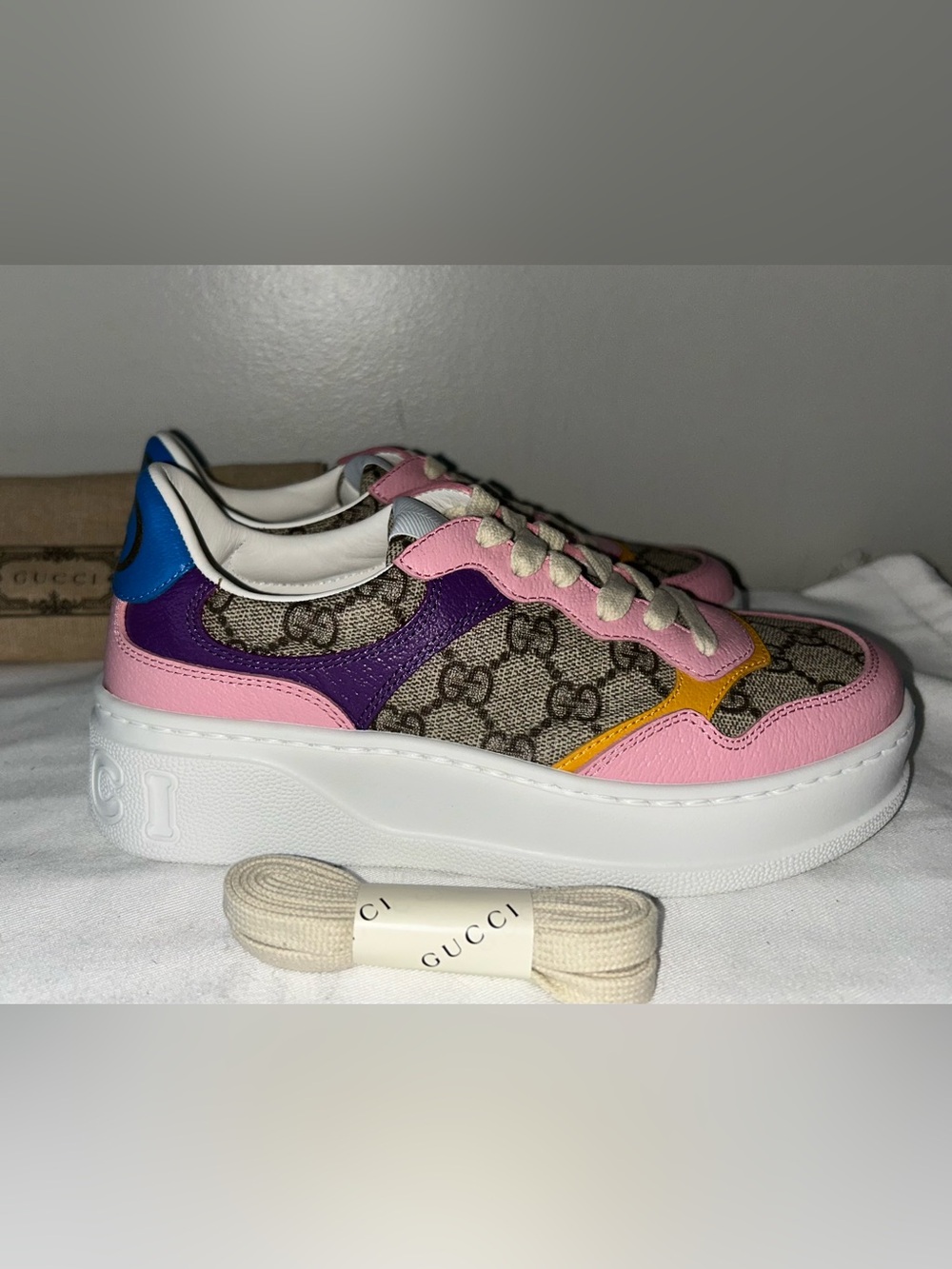 NEW! GUCCI GG Supreme Calfskin Low-Top Sneakers Beige/White/Pink Multi Size 5.5